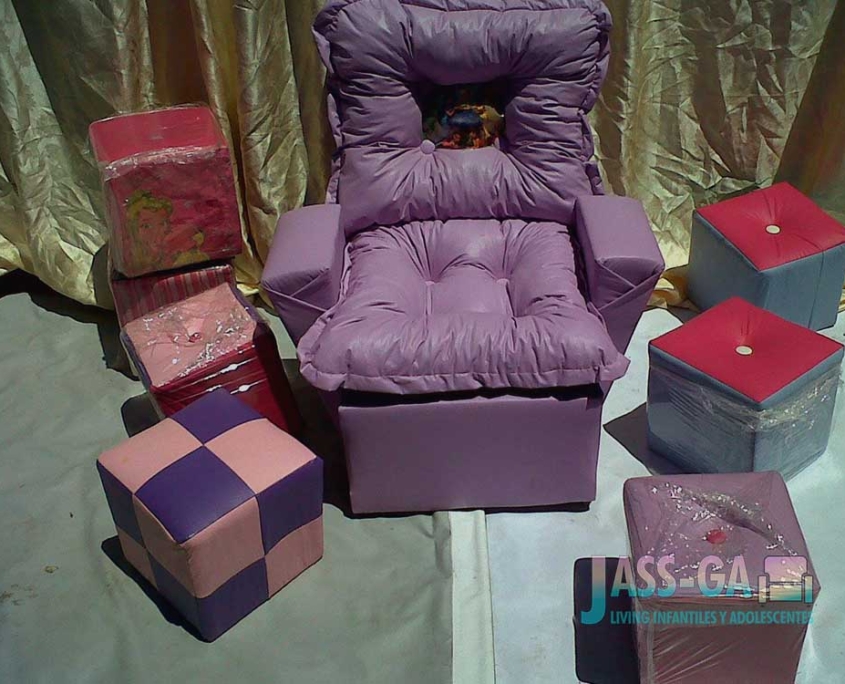 Sillon liso,eco cuero,75 cm de alto,75 cm de ancho de brazo a brazo,40 cm de profundidad.o11