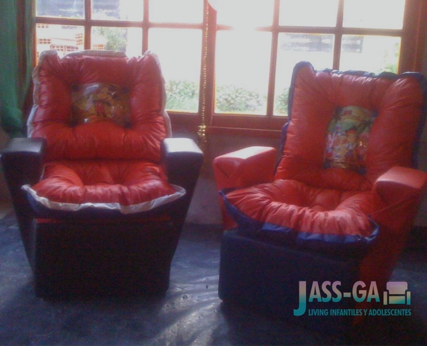 Sillones i nfantiles combinado eco cuero,medidas 75 cm de alto,75 cm de ancho de brazo a brazo,40 cm de profundidad.05