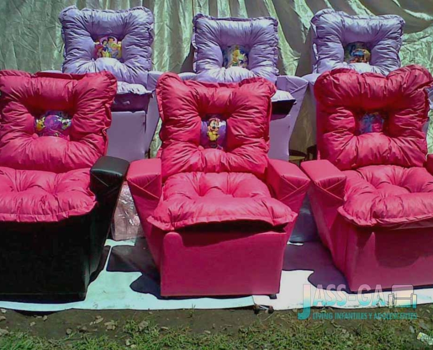 Sillones lisos,eco cuero.medidas 75 cm de alto,75 cm de ancho de brazo a brazo,40 cm de profundidad